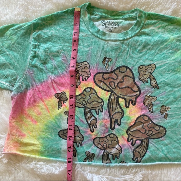 Sold! Trippy mushroom summer tie dye crop top - Picture 8 of 10